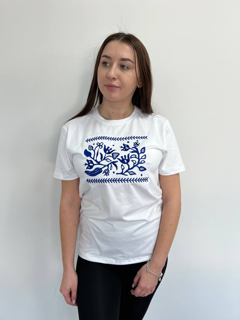 Футболка з вишивкою класична преміум S - XL